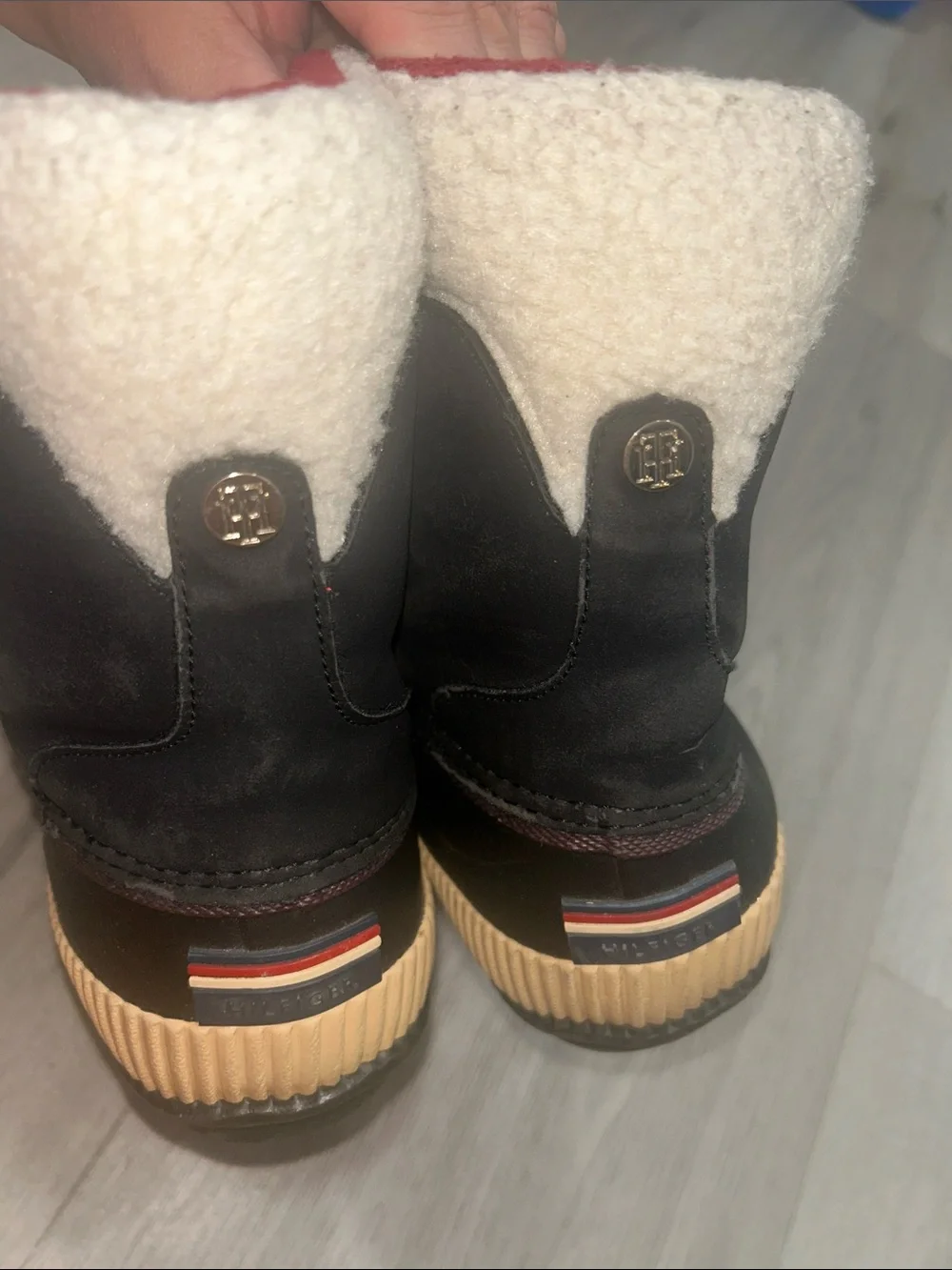 Tommy Hilfiger Black Duck Boots with Red Sherpa Lining size 8